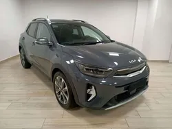 Grigio scuro Usata 2023 Kia Stonic Style SUV | 15.900 € (Buon prezzo)