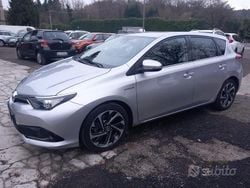 Grigio Usata 2016 Toyota Auris Hybrid Active Tre volumi | 10.400 € (Buon prezzo)