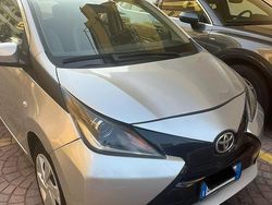 Grigio Usata 2015 Toyota Aygo Due volumi | 9000 € (Buon prezzo)