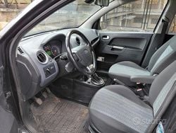 Nero Usata 2020 Ford Fusion Tre volumi | 2000 €