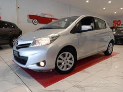 Argento Usata 2013 Toyota Yaris Active Due volumi | 8450 € (Buon prezzo)