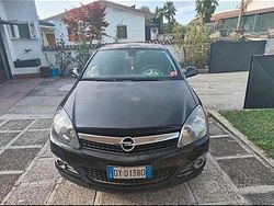 Nero Usata 2010 Opel Astra GTC Tre volumi | 3500 € (Buon prezzo)