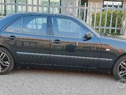 Grigio Usata 1996 Mercedes E300 Tre volumi | 5200 €