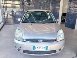 Grigio Usata 2004 Ford Fiesta Zetec Due volumi | 1850 € (Buon prezzo)