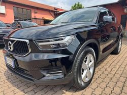 Nero(met.) Usata 2022 Volvo XC40 Momentum SUV | 21.900 € (Ottimo prezzo)