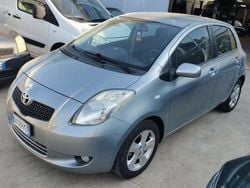 Grigio Usata 2006 Toyota Yaris Sol Tre volumi | 4000 € (Buon prezzo)
