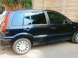 Nero Usata 2004 Ford Fusion Tre volumi | 2000 € (Buon prezzo)