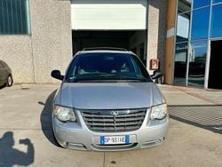 Argento Usata 2008 Chrysler Voyager Monovolume | 2400 €