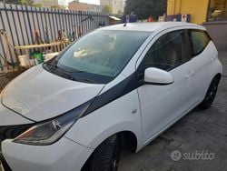 Usata 2015 Toyota Aygo Due volumi | 8500 € (Buon prezzo)