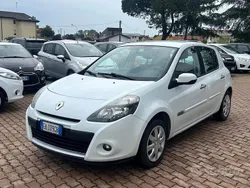 Bianco Usata 2010 Renault Clio II Dynamique Tre volumi | 2400 € (Buon prezzo)