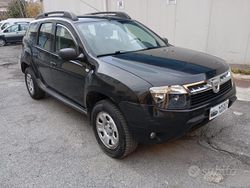 Nero Usata 2011 Dacia Duster Lauréate SUV | 5900 € (Buon prezzo)