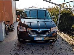 Nero Usata 2013 Lancia Voyager Platinum Monovolume | 9500 € (Molto cara)
