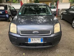 Grigio Usata 2004 Ford Fusion Collection Tre volumi | 1699 € (Ottimo prezzo)