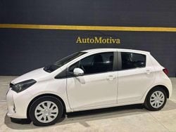 Bianco Usata 2015 Toyota Yaris Active Tre volumi | 7890 € (Ottimo prezzo)