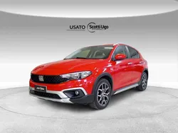 Rosso passione Usata 2023 Fiat Tipo Red Tre volumi | 19.450 € (Buon prezzo)