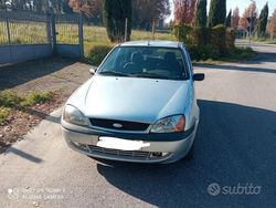 Grigio Usata 2002 Ford Fiesta Ambiente Tre volumi | 3000 € (Molto cara)