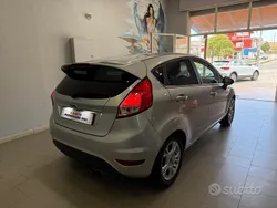 Grigio Usata 2015 Ford Fiesta Due volumi | 4990 € (Buon prezzo)