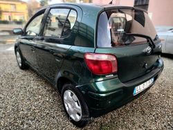 Verde Usata 2003 Toyota Yaris Sol Tre volumi | 1500 € (Ottimo prezzo)