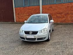 Argento Usata 2006 VW Polo Tre volumi | 3300 € (Buon prezzo)