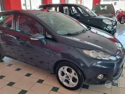 Grigio Usata 2011 Ford Fiesta Titanium Due volumi | 3999 € (Buon prezzo)