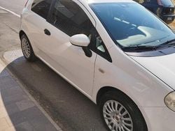 Bianco Usata 2010 Fiat Grande Punto Due volumi | 3000 € (Buon prezzo)