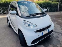 Bianco Usata 2012 Smart ForTwo Coupé Pure Due volumi | 5600 € (Buon prezzo)