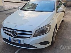Bianco Usata 2014 Mercedes A180 Tre volumi | 9500 €