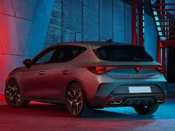 Blu Nuova 2025 Cupra Leon Tre volumi | 34.900 € (Ottimo prezzo)