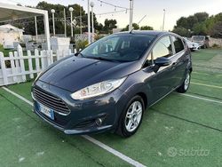 Blu Usata 2015 Ford Fiesta Tre volumi | 5200 € (Buon prezzo)