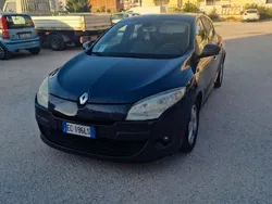 Grigio Usata 2010 Renault Mégane III Dynamique Tre volumi | 3200 € (Cara)