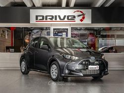 Bianco Usata 2024 Toyota Yaris Hybrid Active Tre volumi | 20.900 € (Buon prezzo)
