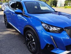 Blu/azzurro Usata 2021 Peugeot 2008 Allure SUV | 15.400 € (Buon prezzo)