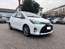 Bianco Usata 2016 Toyota Yaris Lounge Tre volumi | 10.500 € (Buon prezzo)