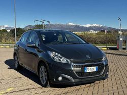 Usata 2018 Peugeot 208 Signature Sky Due volumi | 9000 € (Buon prezzo)