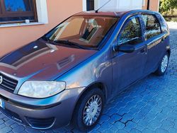 Grigio Usata 2004 Fiat Punto Tre volumi | 1500 € (Buon prezzo)