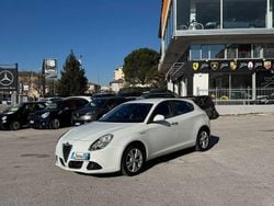 Bianco Usata 2013 Alfa Romeo Giulietta Tre volumi | 3990 € (Ottimo prezzo)