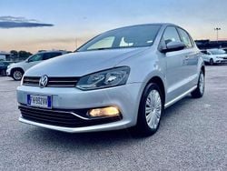 Argento Usata 2017 VW Polo Comfortline Tre volumi | 8800 € (Buon prezzo)