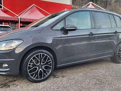 Grigio Usata 2018 VW Touran Highline Monovolume | 17.500 € (Buon prezzo)