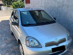 Grigio Usata 2000 Toyota Yaris Due volumi | 1900 € (Molto cara)