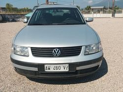 Argento Usata 1998 VW Passat Highline Tre volumi | 890 € (Buon prezzo)
