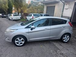 Grigio Usata 2011 Ford Fiesta Titanium Tre volumi | 4999 € (Buon prezzo)