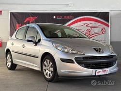 Grigio Usata 2008 Peugeot 207 Tre volumi | 3900 € (Buon prezzo)