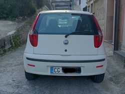 Bianco Usata 2005 Fiat Punto Due volumi | 2000 € (Cara)