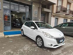 Bianco Usata 2012 Peugeot 208 Access Due volumi | 5500 € (Buon prezzo)