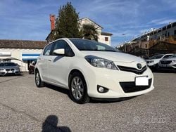 Bianco Usata 2012 Toyota Yaris Lounge Tre volumi | 7500 € (Buon prezzo)