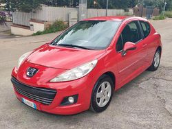 Usata 2010 Peugeot 207 Tre volumi | 3900 € (Buon prezzo)
