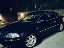 Blu/azzurro Usata 2002 VW Passat Highline Tre volumi | 2800 € (Buon prezzo)