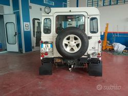 Bianco Usata 2003 Land Rover Defender SUV | 20.000 € (Ottimo prezzo)