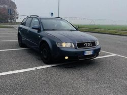 Grigio Usata 2003 Audi A4 Tre volumi | 1300 € (Buon prezzo)
