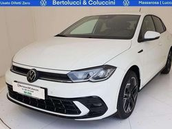 Bianco pastello Nuova 2025 VW Polo R-line Tre volumi | 24.000 € (Cara)